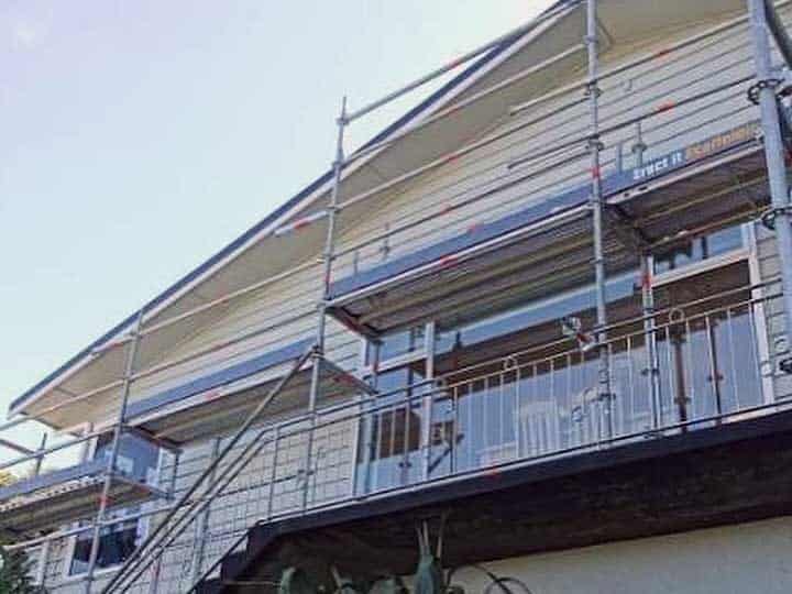 Full perimeter scaffolding on a 2-storey weatherboard home in Paremata, Porirua for exterior painting